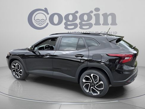 New 2026 Chevrolet Trax RS w/ Sunroof Package FWD image 3