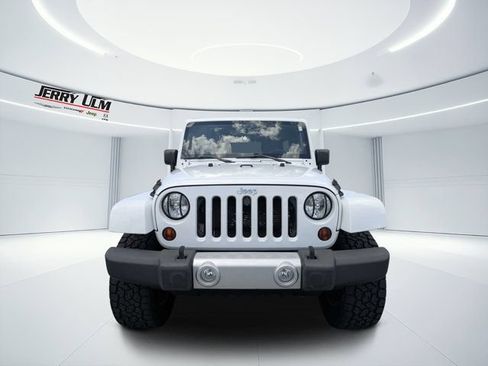 Used 2013 Jeep Wrangler Unlimited Sahara w/ Connectivity Group AWD/4WD image 9