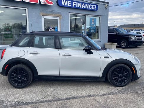 Used 2020 MINI Cooper 4-Door Hardtop w/ Storage Package FWD image 2