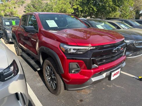 Used 2024 Chevrolet Colorado Z71 w/ Z71 Convenience Package 2 AWD/4WD image 2