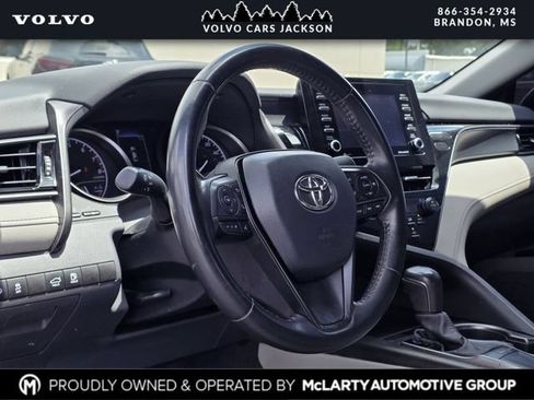 Used 2022 Toyota Camry SE FWD image 21