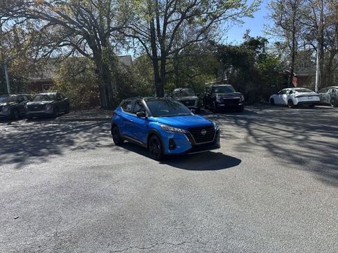 Used 2023 Nissan Kicks SR w/ SR Premium Package image 3