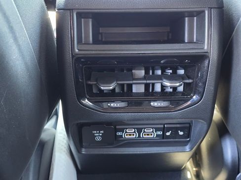 Used 2025 Jeep Grand Cherokee Limited AWD/4WD image 26
