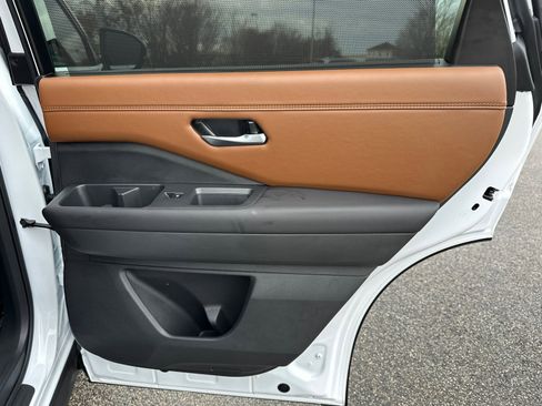 New 2025 Nissan Pathfinder Platinum w/ Cargo Package image 17