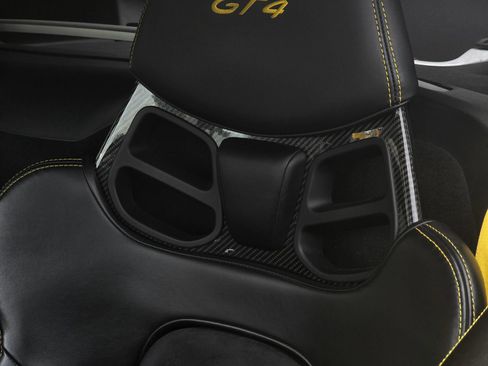 Used 2020 Porsche 718 Cayman GT4 RWD image 39