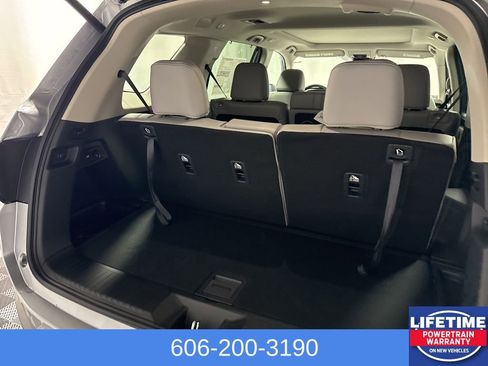 New 2025 Honda Pilot Touring image 11