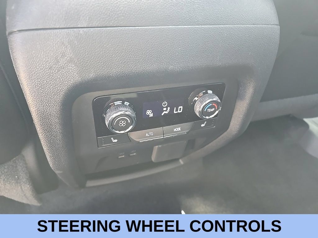 Used 2026 Chevrolet Traverse RS AWD/4WD image 19