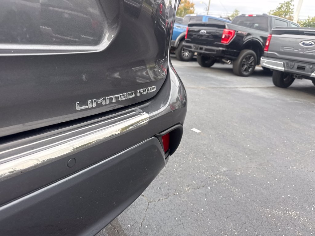 Used 2023 Toyota Highlander Limited AWD/4WD image 12