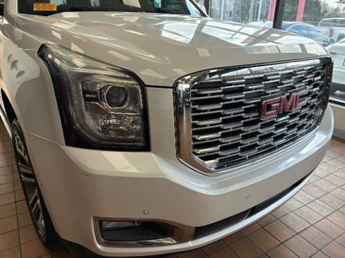 Used 2018 GMC Yukon Denali w/ Denali Ultimate Package image 2