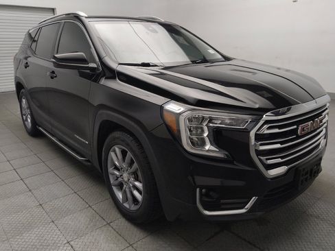 Used 2022 GMC Terrain SLT w/ LPO, 'HIT The Road' Package FWD image 13