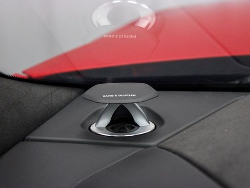 Used 2025 Lamborghini Urus SE image 25