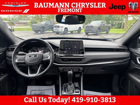 Used 2022 Jeep Compass Latitude w/ Sun and Sound Group AWD/4WD image 12