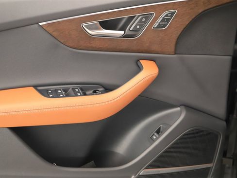 Used 2025 Audi Q8 Prestige w/ Prestige Package image 23