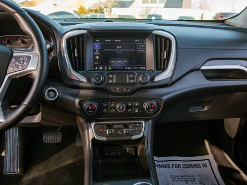 Used 2024 GMC Terrain SLT image 15