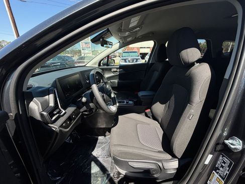 Used 2025 Kia Soul LX w/ LX Technology Package image 28