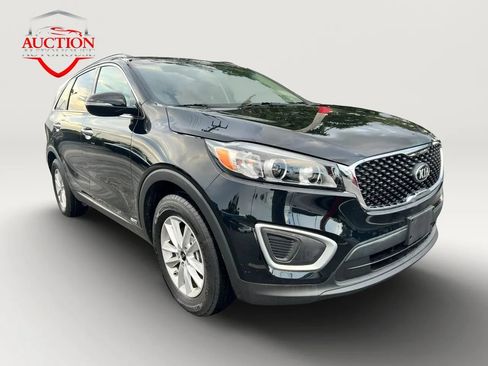 Used 2017 Kia Sorento AWD image 3