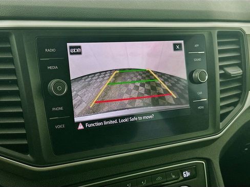 Used 2021 Volkswagen Atlas SE image 19