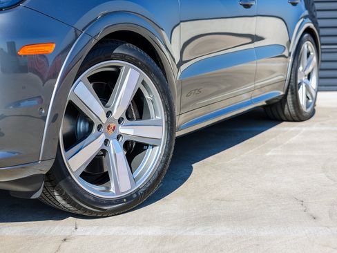 New 2026 Porsche Cayenne GTS image 12