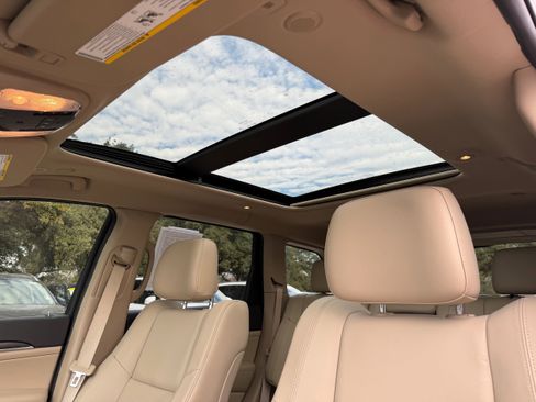 Used 2020 Jeep Grand Cherokee Limited w/ Luxury Group II image 23