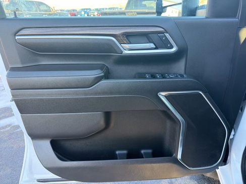 Used 2025 Chevrolet Silverado 3500 LT w/ Safety Package AWD/4WD image 11