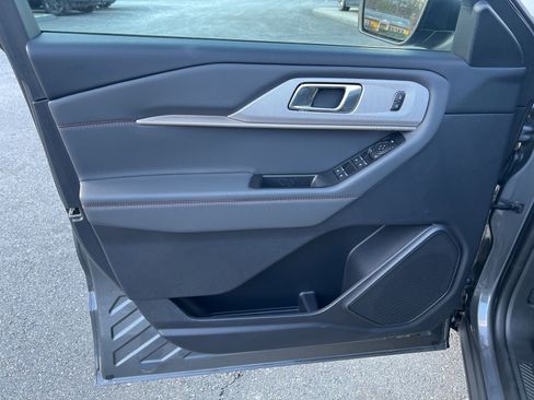 New 2025 Ford Explorer Active w/ Active Comfort Package image 18