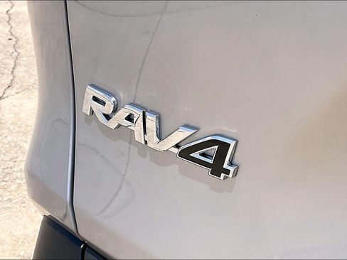 Used 2025 Toyota RAV4 XLE FWD image 10
