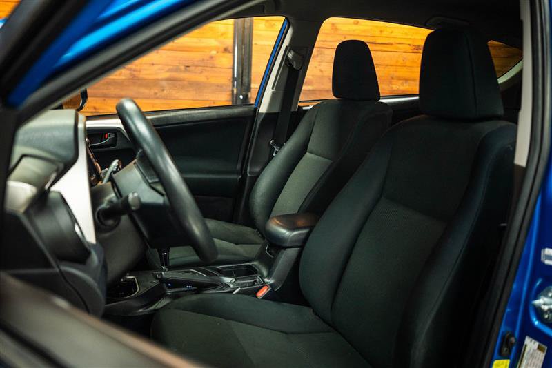 Used 2018 Toyota RAV4 LE w/ All Weather Liner Package FWD image 9