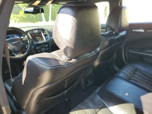 Used 2019 Chrysler 300 S image 11