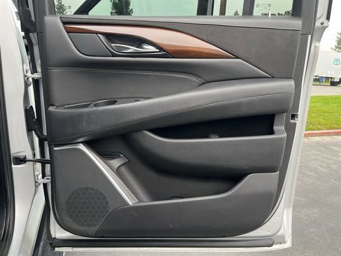 Used 2020 Cadillac Escalade ESV Luxury image 37