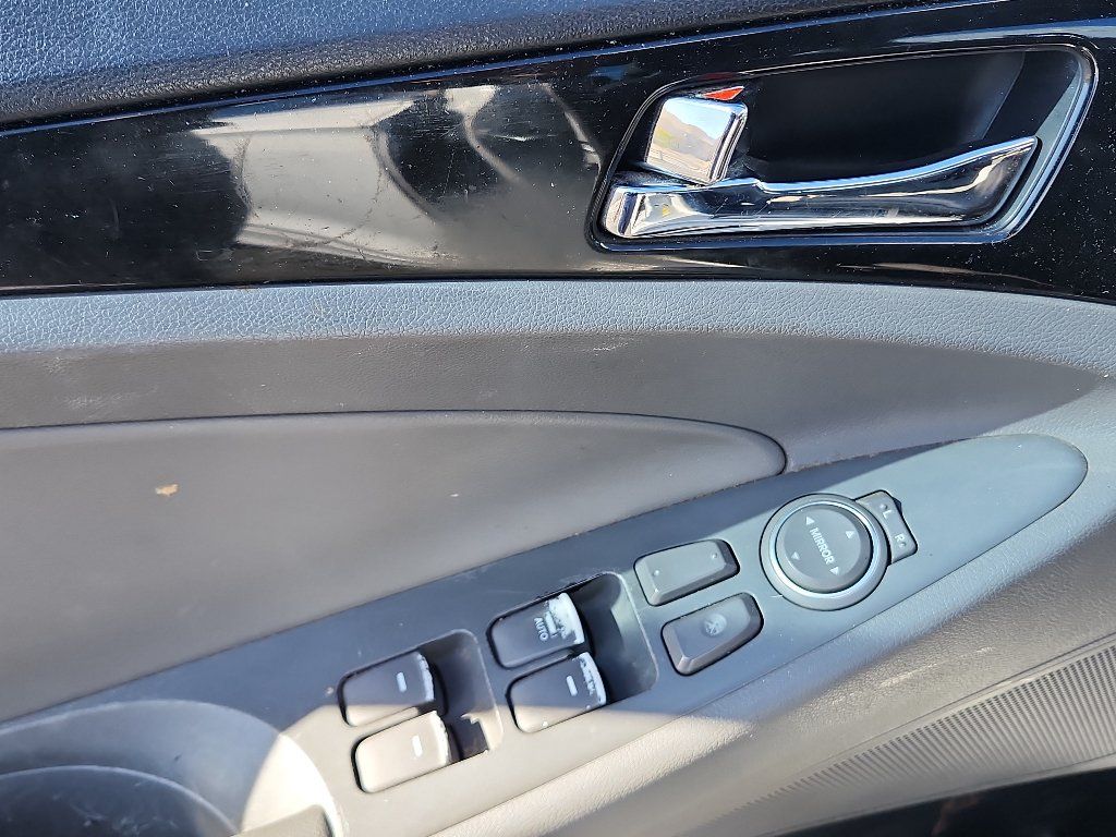 Used 2013 Hyundai Sonata Limited FWD image 14