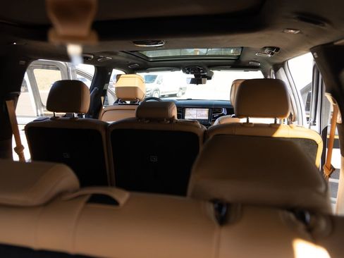 Used 2023 Jeep Grand Wagoneer Series III AWD/4WD image 31