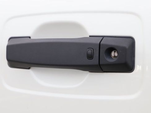 Used 2018 Nissan Titan PRO-4X image 12