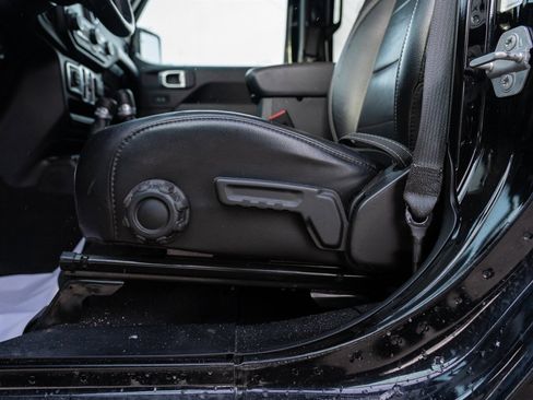 Used 2019 Jeep Wrangler Unlimited Sahara w/ Uconnect 4C Nav & Sound Group image 13