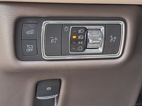 Certified 2021 Lincoln Nautilus AWD w/ Equipment Group 101A image 19