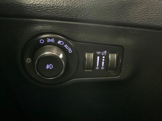 Used 2018 Jeep Compass Latitude AWD/4WD image 26