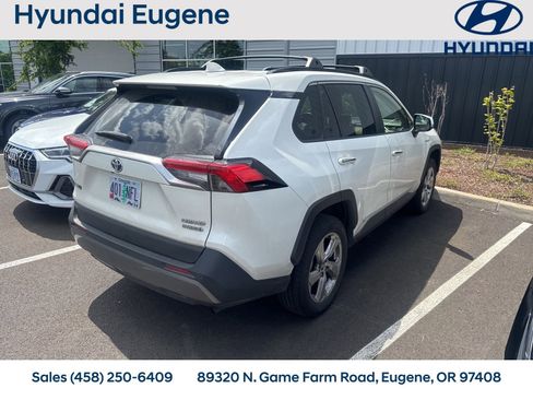 Used 2019 Toyota RAV4 Limited AWD/4WD image 4