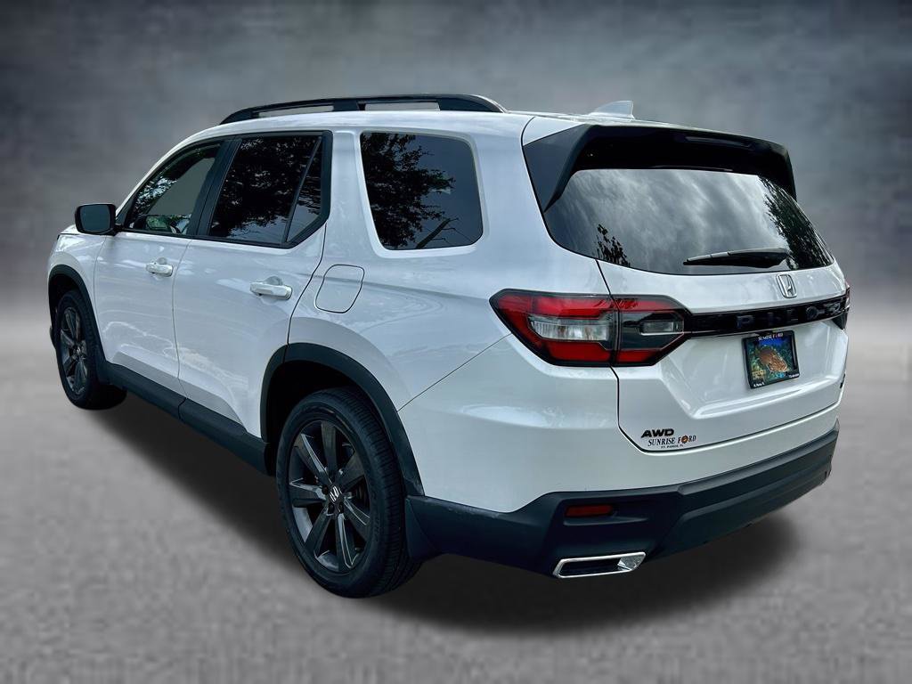Used 2025 Honda Pilot Sport image 8