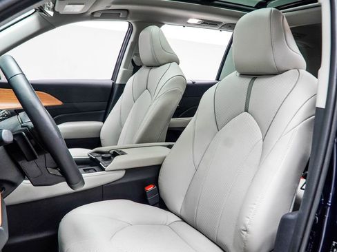 Used 2025 Toyota Grand Highlander AWD image 40