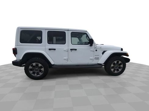 Used 2018 Jeep Wrangler Unlimited Sahara AWD/4WD image 9