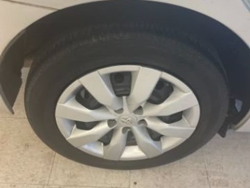 Used 2015 Toyota Corolla LE FWD image 21