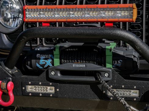 Used 2024 Jeep Gladiator Sport image 27