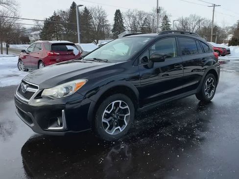 Used 2017 Subaru Crosstrek 2.0i Premium w/ Moonroof Package image 4
