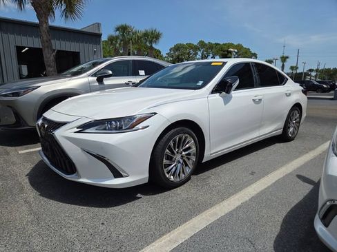Used 2022 Lexus ES 350 w/ Luxury Package FWD image 3
