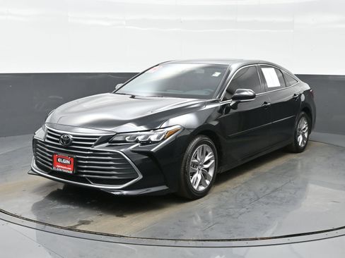 Used 2019 Toyota Avalon XLE image 2