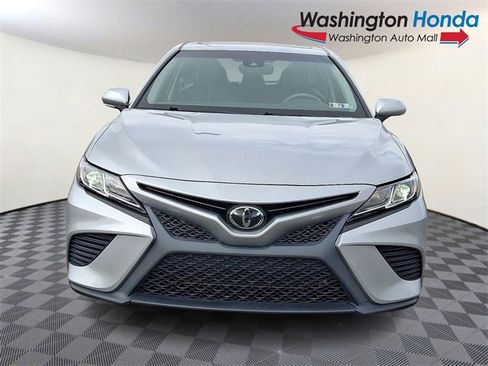 Used 2018 Toyota Camry SE w/ Moonroof Package image 2