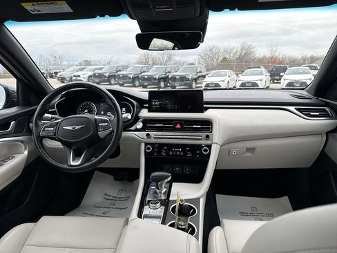 Used 2025 Genesis G70 2.5T image 12