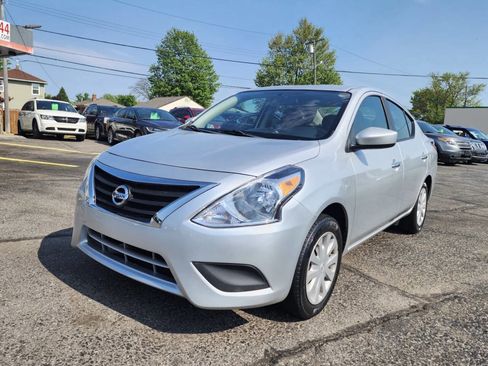 Used 2018 Nissan Versa SV image 2