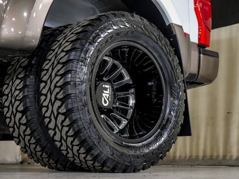 Used 2022 Ford F350 Lariat w/ Lariat Ultimate Package image 57