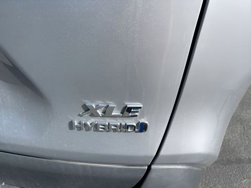 Used 2022 Toyota RAV4 XLE Premium AWD/4WD image 14