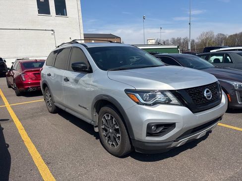 Used 2020 Nissan Pathfinder SL image 3